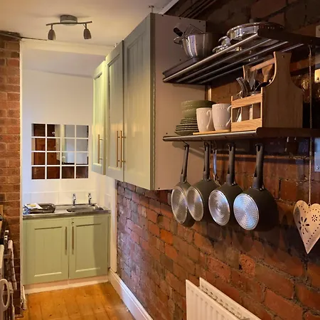 Apartment Rock -near Centre-free On Street Parking-free Wi-fi *