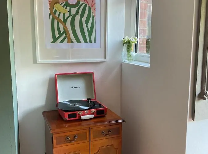 Apartment Rock -near Centre-free On Street Parking-free Wi-fi