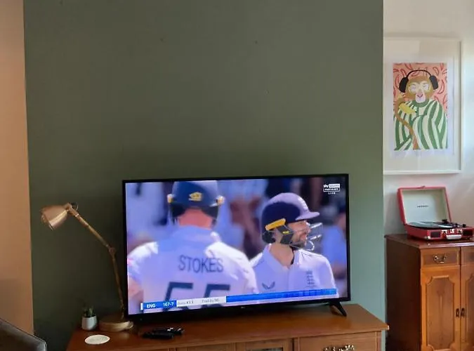 Rock -near Centre-free On Street Parking-free Wi-fi דירה לידס