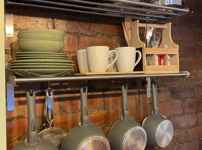 Rock -near Centre-free On Street Parking-free Wi-fi *