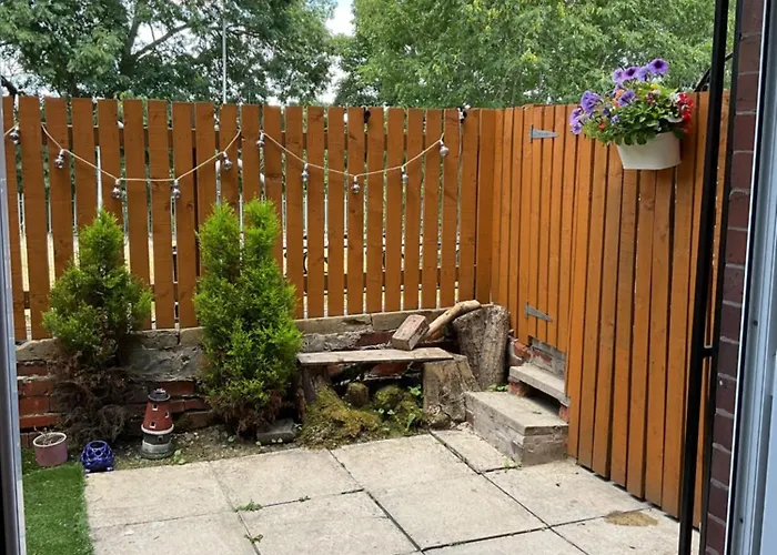 Rock -near Centre-free On Street Parking-free Wi-fi Apartment *