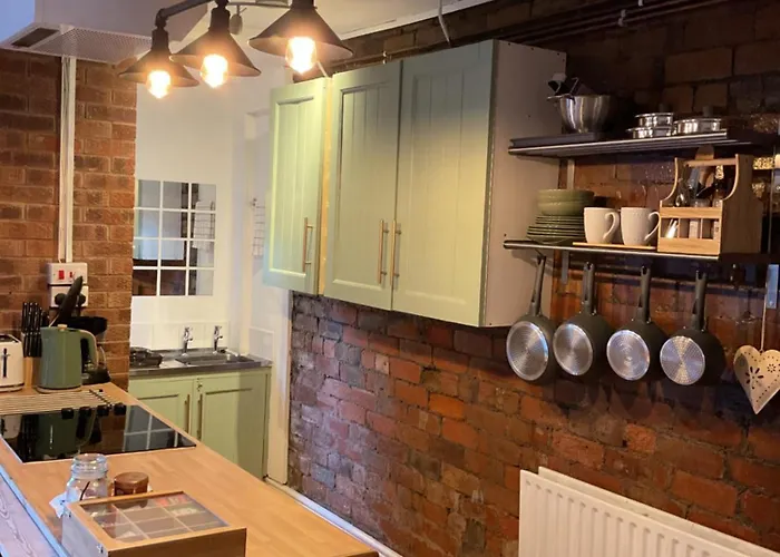 Apartment Rock -near Centre-free On Street Parking-free Wi-fi