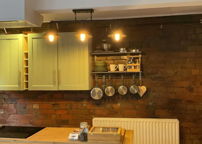 Apartment Rock -near Centre-free On Street Parking-free Wi-fi