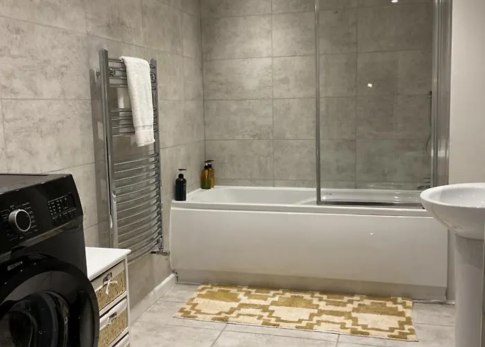 Apartment Rock -near Centre-free On Street Parking-free Wi-fi