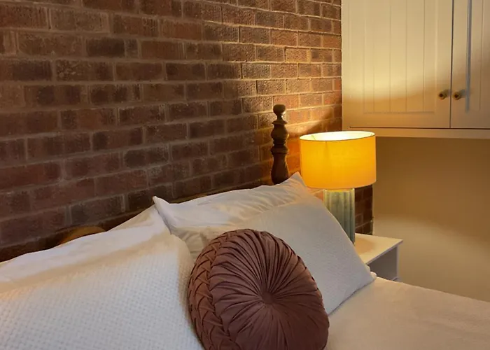 Apartment Rock -near Centre-free On Street Parking-free Wi-fi