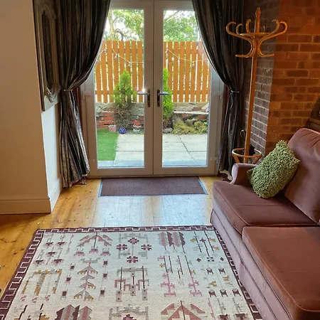 Rock -near Centre-free On Street Parking-free Wi-fi