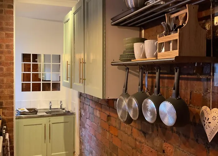 Апартаменти Rock -near Centre-free On Street Parking-free Wi-fi *